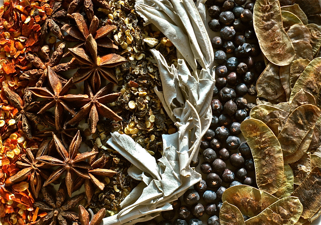 Image of fresh and dried spices
